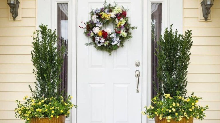 Inspiring Spring Planters Design Ideas For Front Door 20