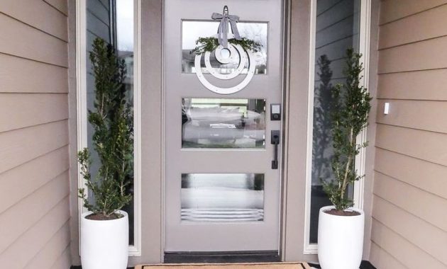 Inspiring Spring Planters Design Ideas For Front Door 21