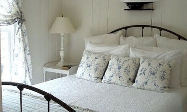 Wonderful Modern Coastal Bedroom Decoration Ideas 02