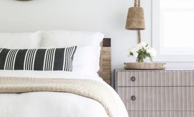 Wonderful Modern Coastal Bedroom Decoration Ideas 04