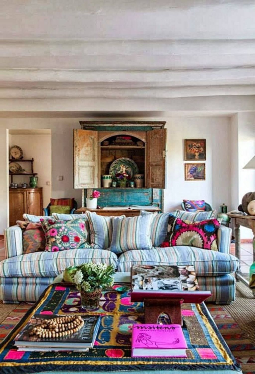 31 Amazing Bohemian Farmhouse Living Room Design Ideas - MAGZHOUSE