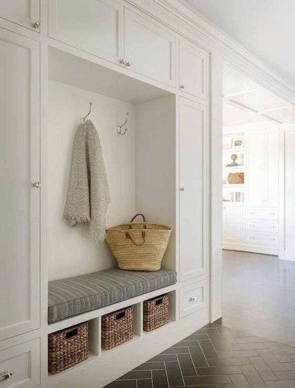 35 Amazing Small Entryway Decor Ideas - MAGZHOUSE