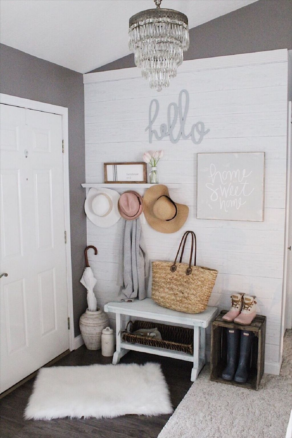 35 Amazing Small Entryway Decor Ideas - MAGZHOUSE