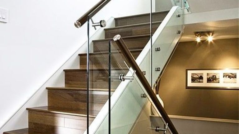 Awesome Modern Glass Railings Design Ideas For Stairs 13