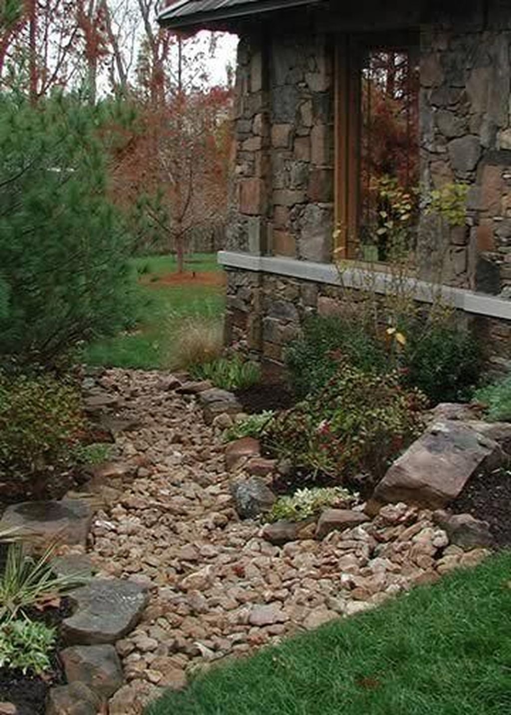 Awesome River Rock Landscaping Ideas 12 - MAGZHOUSE