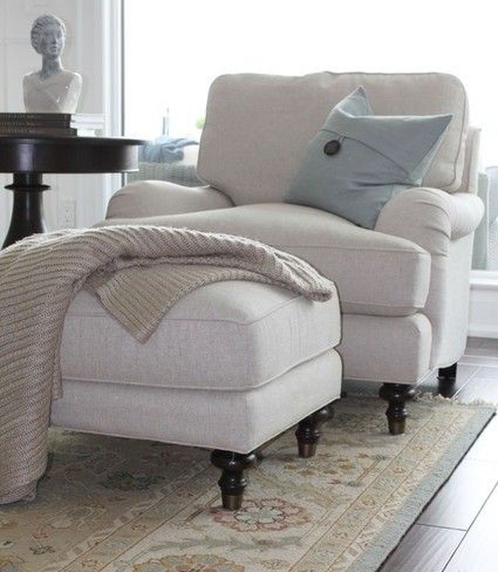 32 Gorgeous Comfy Chairs Design Ideas For Cozy Living Room - MAGZHOUSE