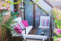 Inspiring Summer Apartment Balcony Decoration Ideas 12
