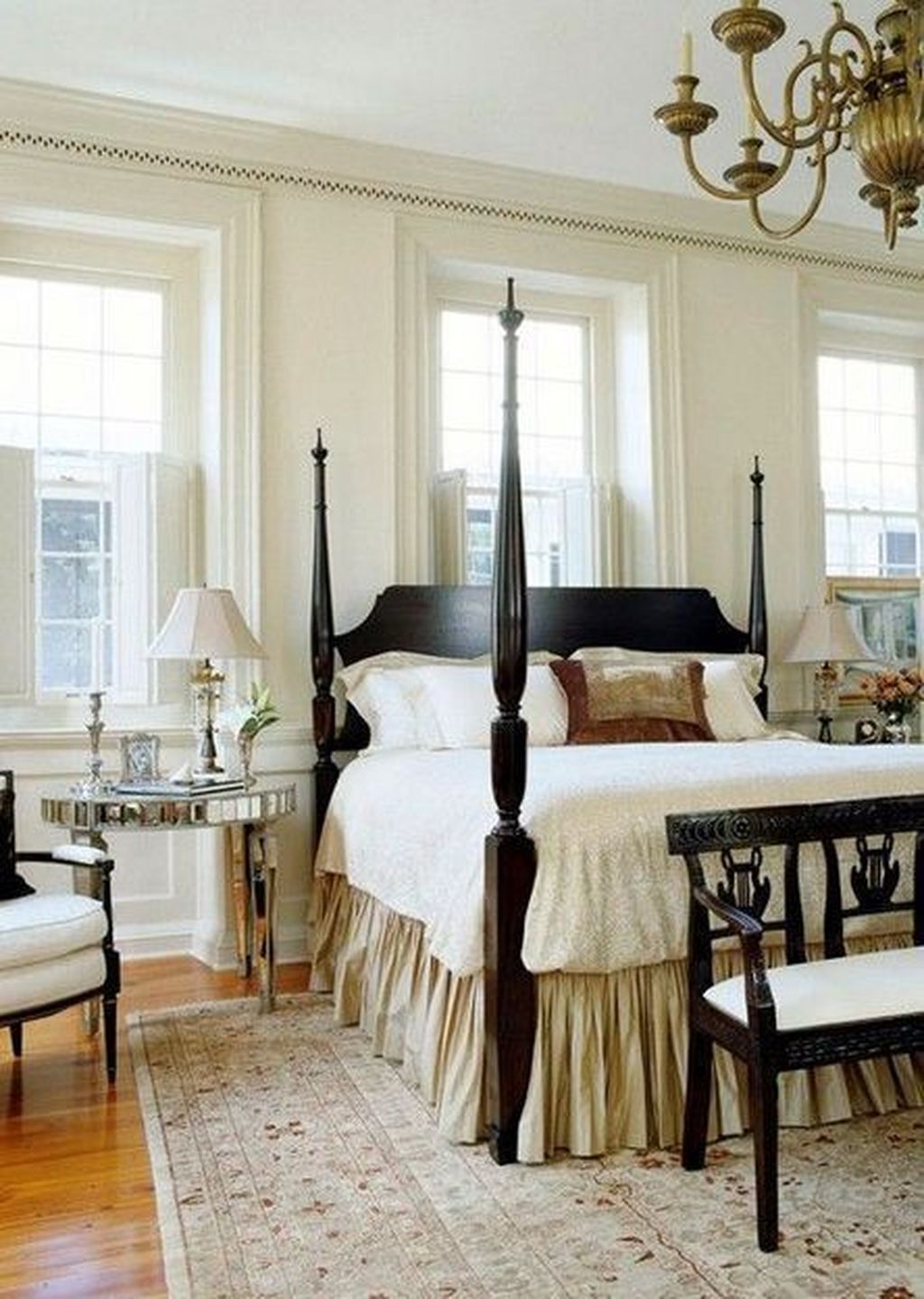 33 Inspiring Traditional Bedroom Decor Ideas - MAGZHOUSE