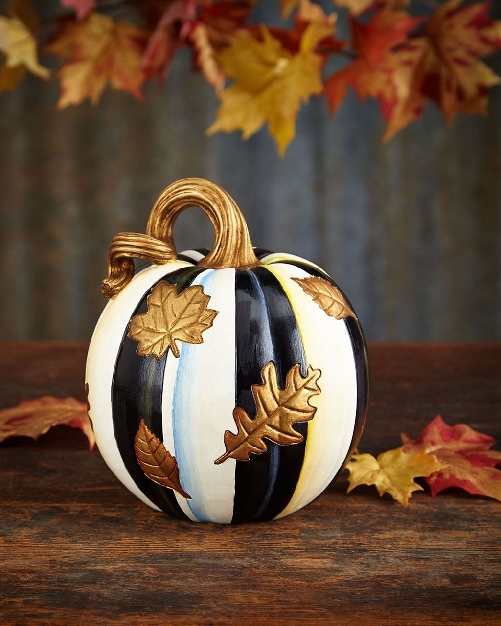 30 Lovely Fall Pumpkin Decor Ideas - MAGZHOUSE