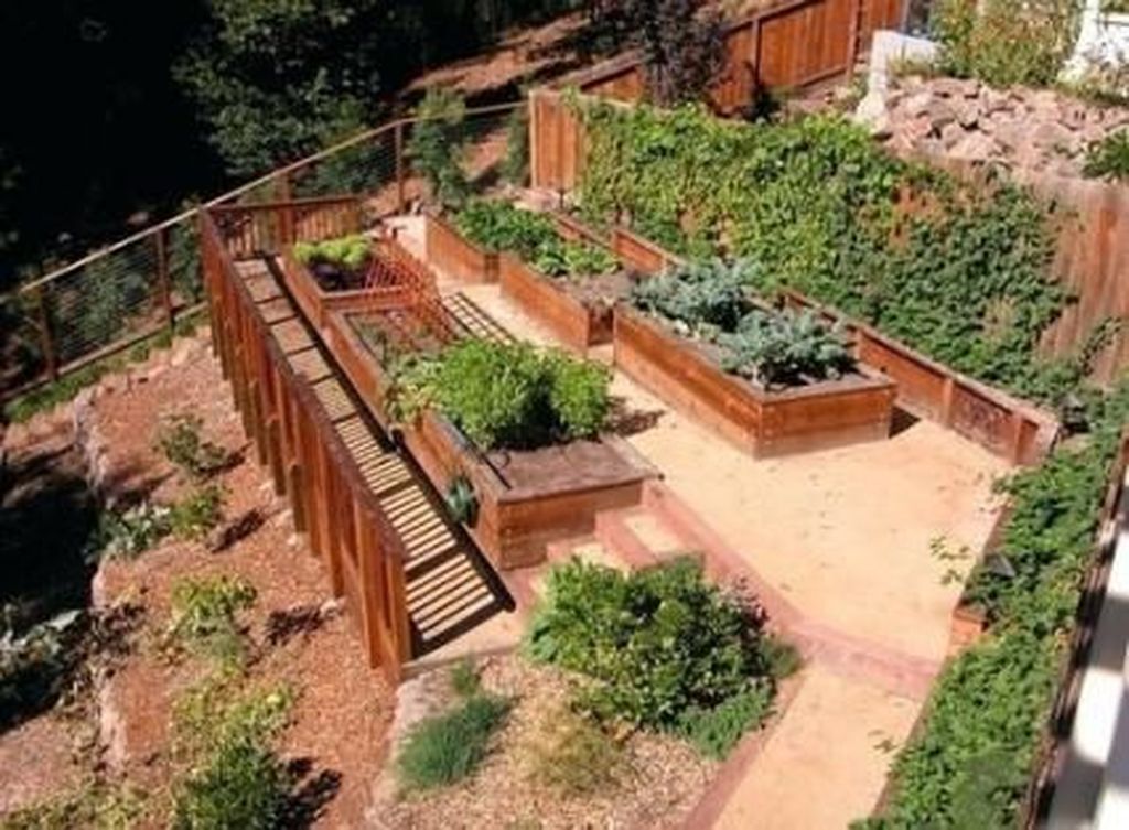 32 Popular Terraced Landscaping Slope Yard Design Ideas - MAGZHOUSE