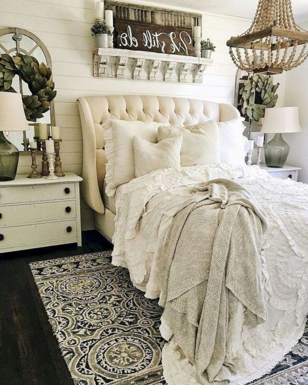 35 The Best Small Master Bedroom Design Ideas With Farmhouse Style ...