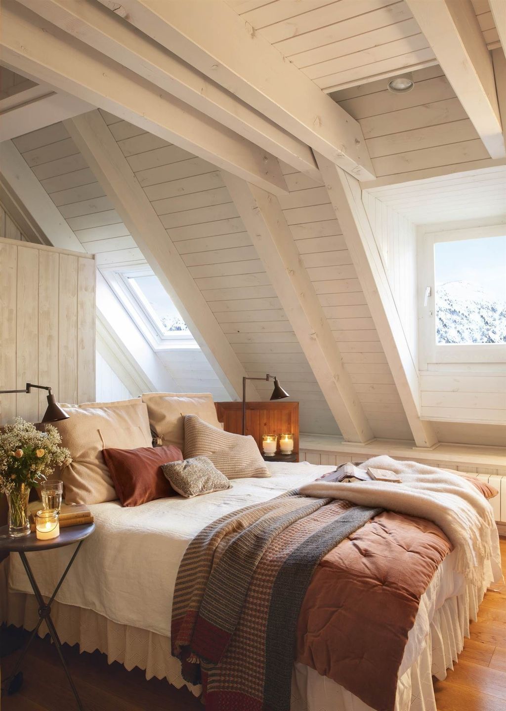 39 Amazing Attic Bedroom Design Ideas That You Will Like - MAGZHOUSE