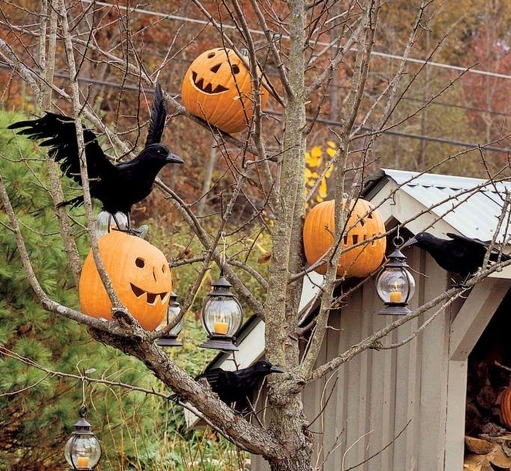 31 Awesome Halloween Backyard Party Decorations Ideas - MAGZHOUSE