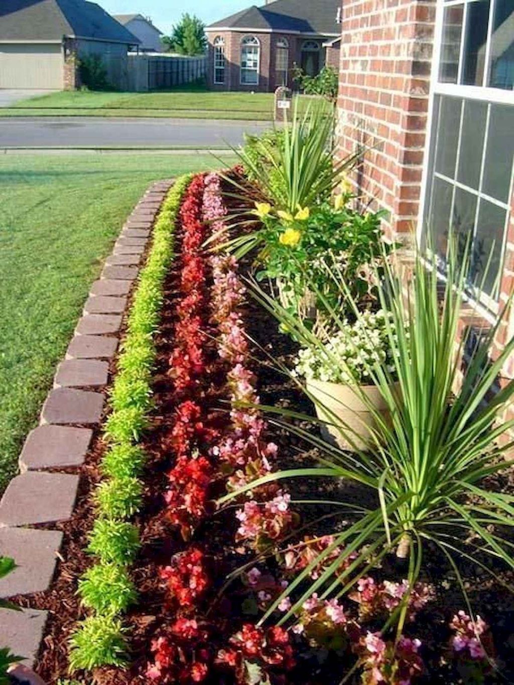 beautiful-flower-beds-design-ideas-in-front-of-house-15-magzhouse