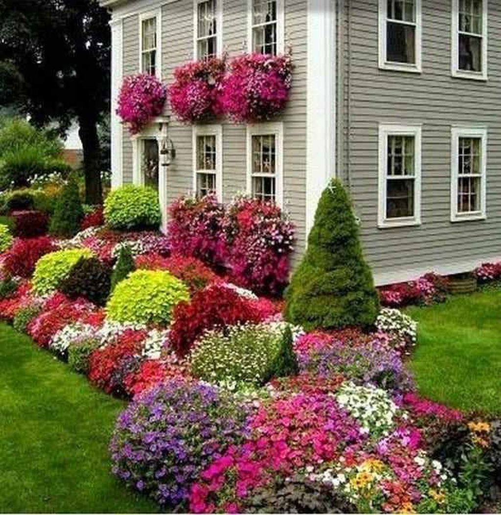 Beautiful Flower Beds Design Ideas In Front Of House 25