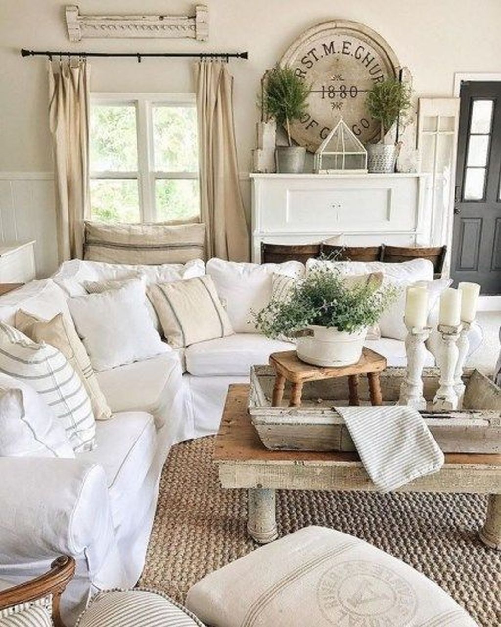 Incredible Rustic Farmhouse Living Room Design Ideas 35 - MAGZHOUSE