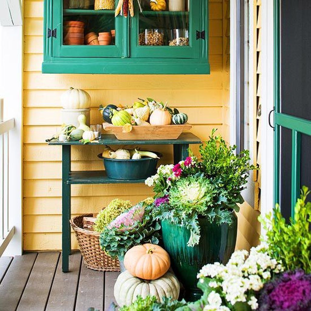 Lovely Outdoor Fall Theme Porch Decor Ideas 03