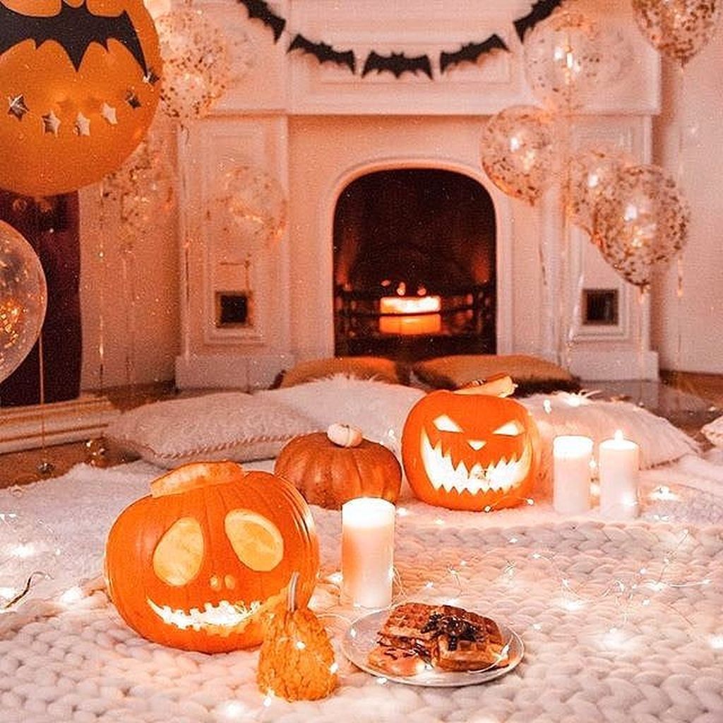 Amazing Bedroom Decoration Ideas With Halloween Theme 19