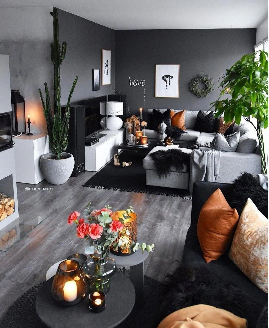 Stunning Halloween Living Room Decor Ideas Looks Scary 14 - MAGZHOUSE