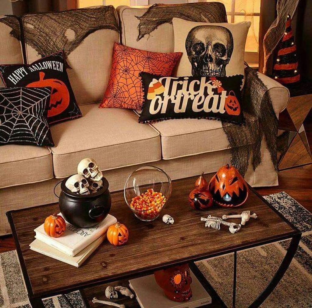 Stunning Halloween Living Room Decor Ideas Looks Scary 24