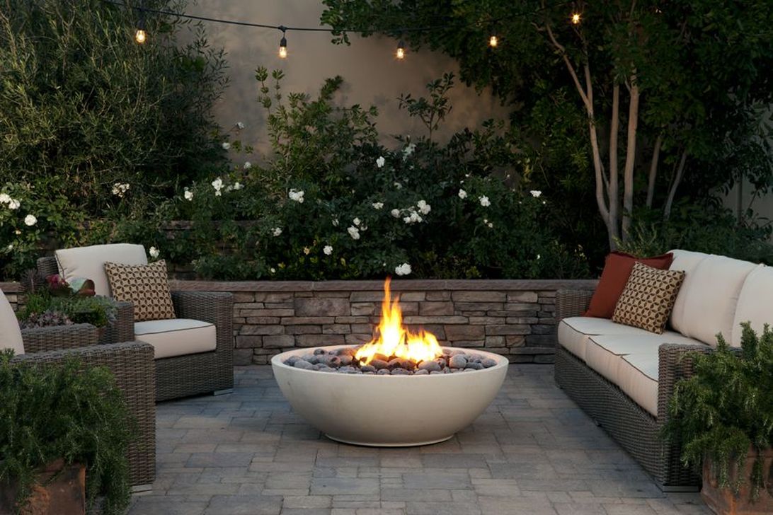 31 Inspiring Backyard Fire Pit Ideas - MAGZHOUSE