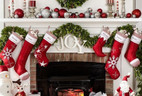 Popular Christmas Fireplace Mantel Decorations That You Like 32