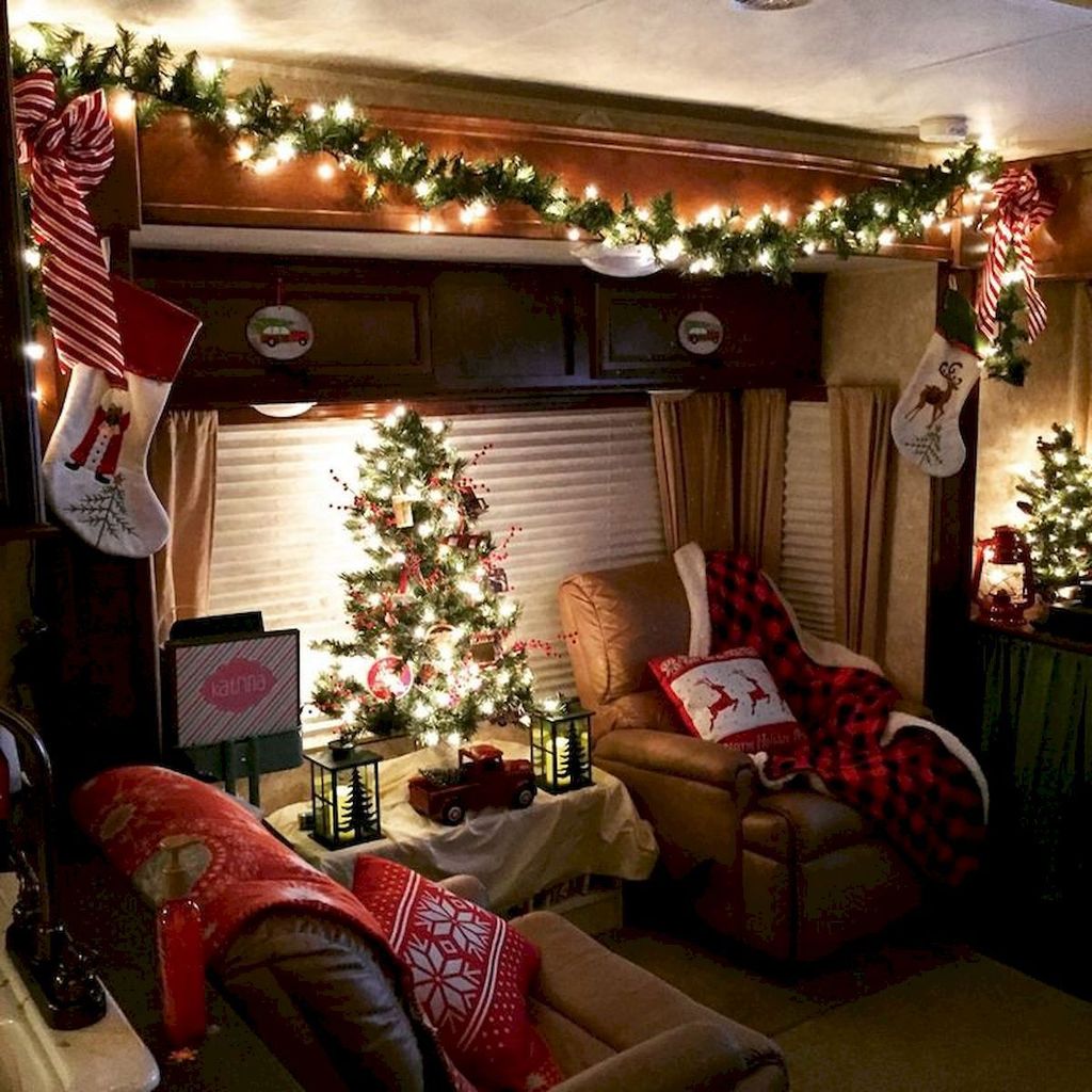 30 Stunning RV Christmas Decorations Ideas - MAGZHOUSE