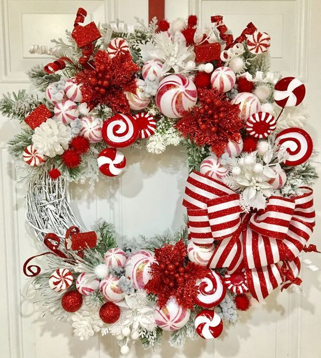 33 Amazing Christmas Wreaths Decoration Ideas - MAGZHOUSE