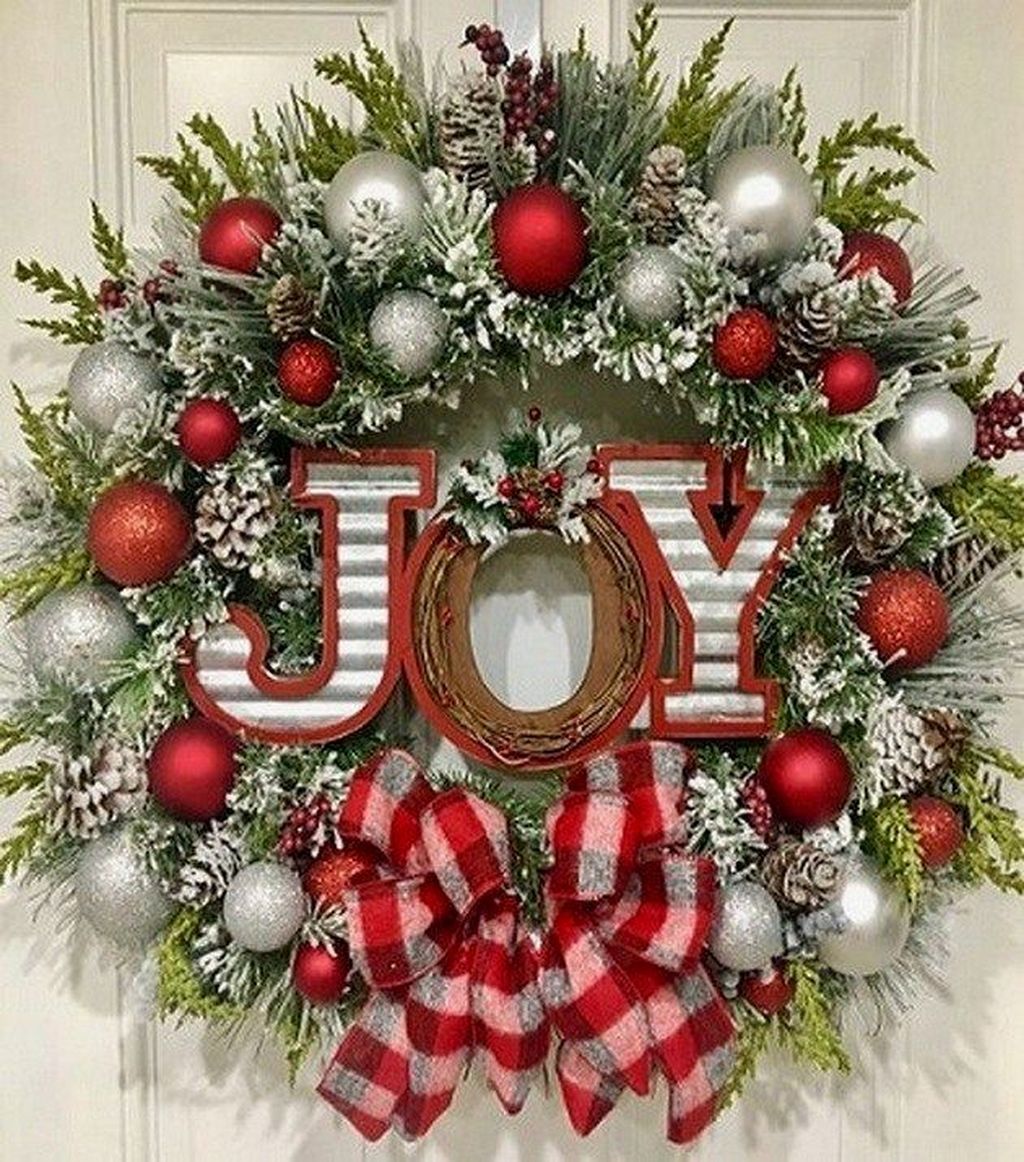 33 Amazing Christmas Wreaths Decoration Ideas MAGZHOUSE