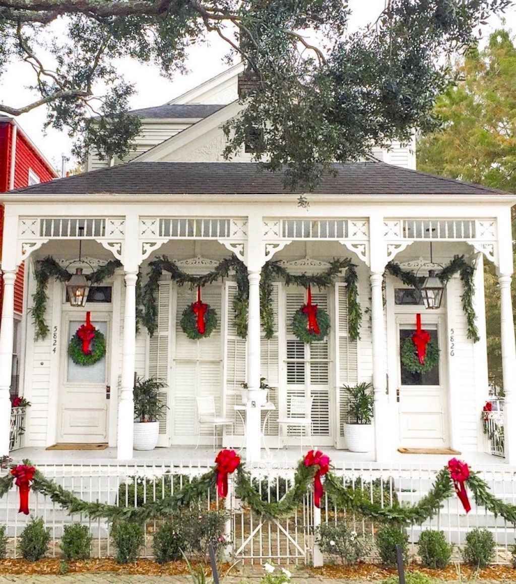 34 Beautiful Christmas Porch Decorating Ideas MAGZHOUSE