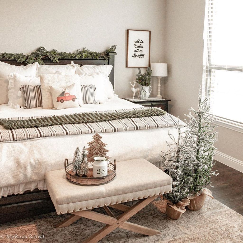 35 Inspiring Bedroom Decoration Ideas With Christmas Tree - MAGZHOUSE