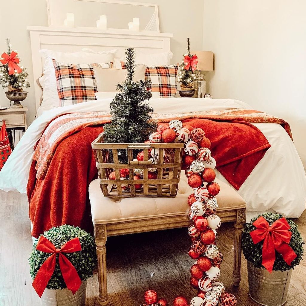 35 Inspiring Bedroom Decoration Ideas With Christmas Tree  MAGZHOUSE