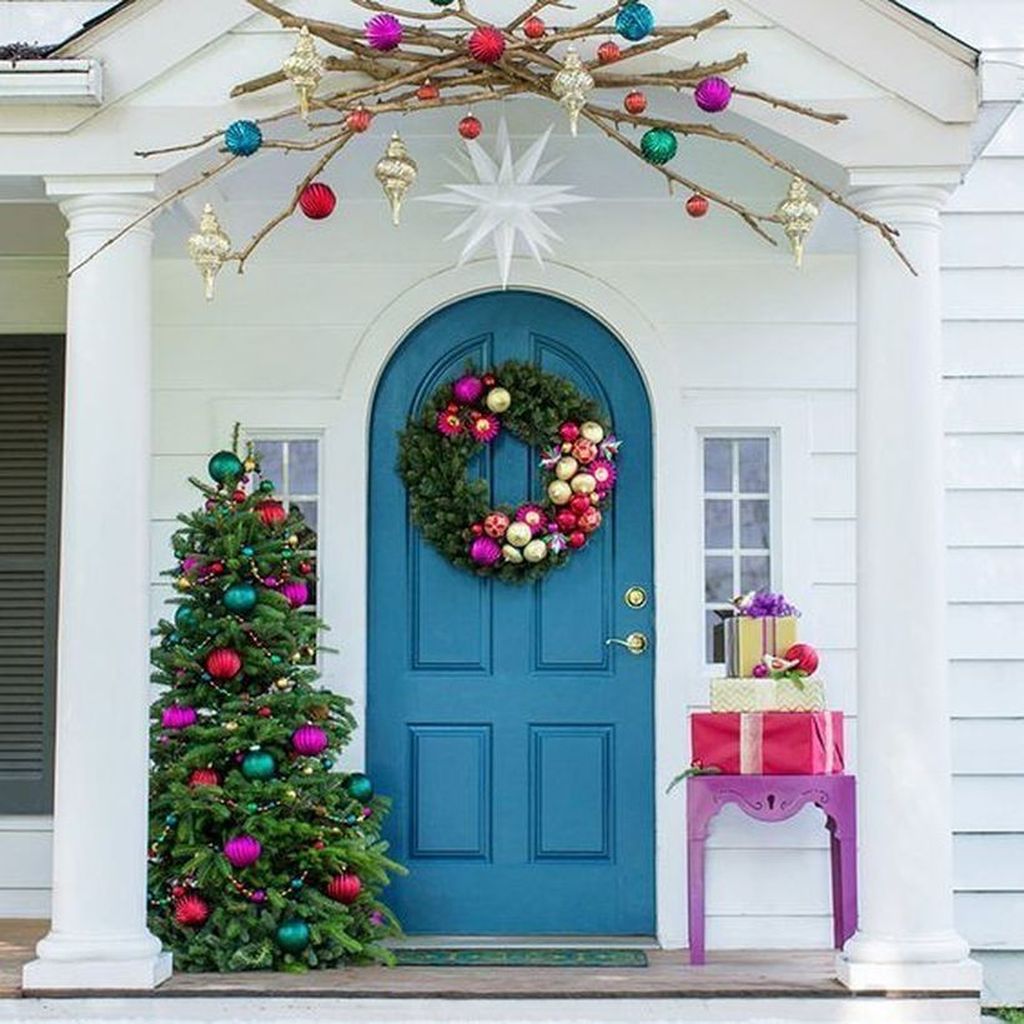 The Best Christmas Front Door Decorations Ideas 18