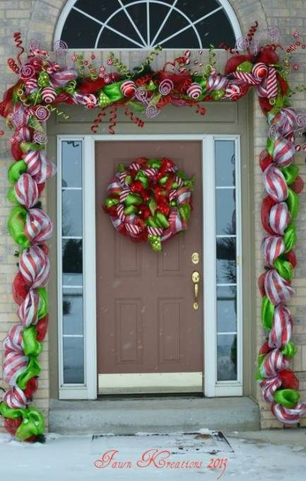 The Best Christmas Front Door Decorations Ideas 24 - MAGZHOUSE