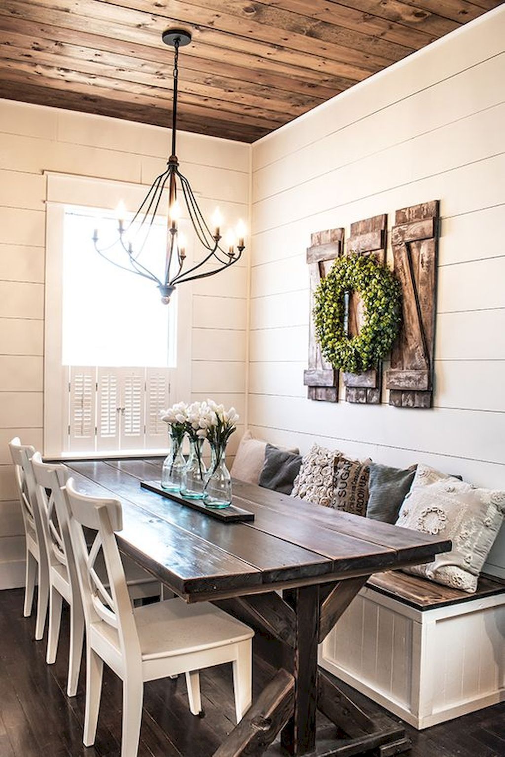 Gorgeous Farmhouse Style Decorating Ideas To Beautify Your Interior 32