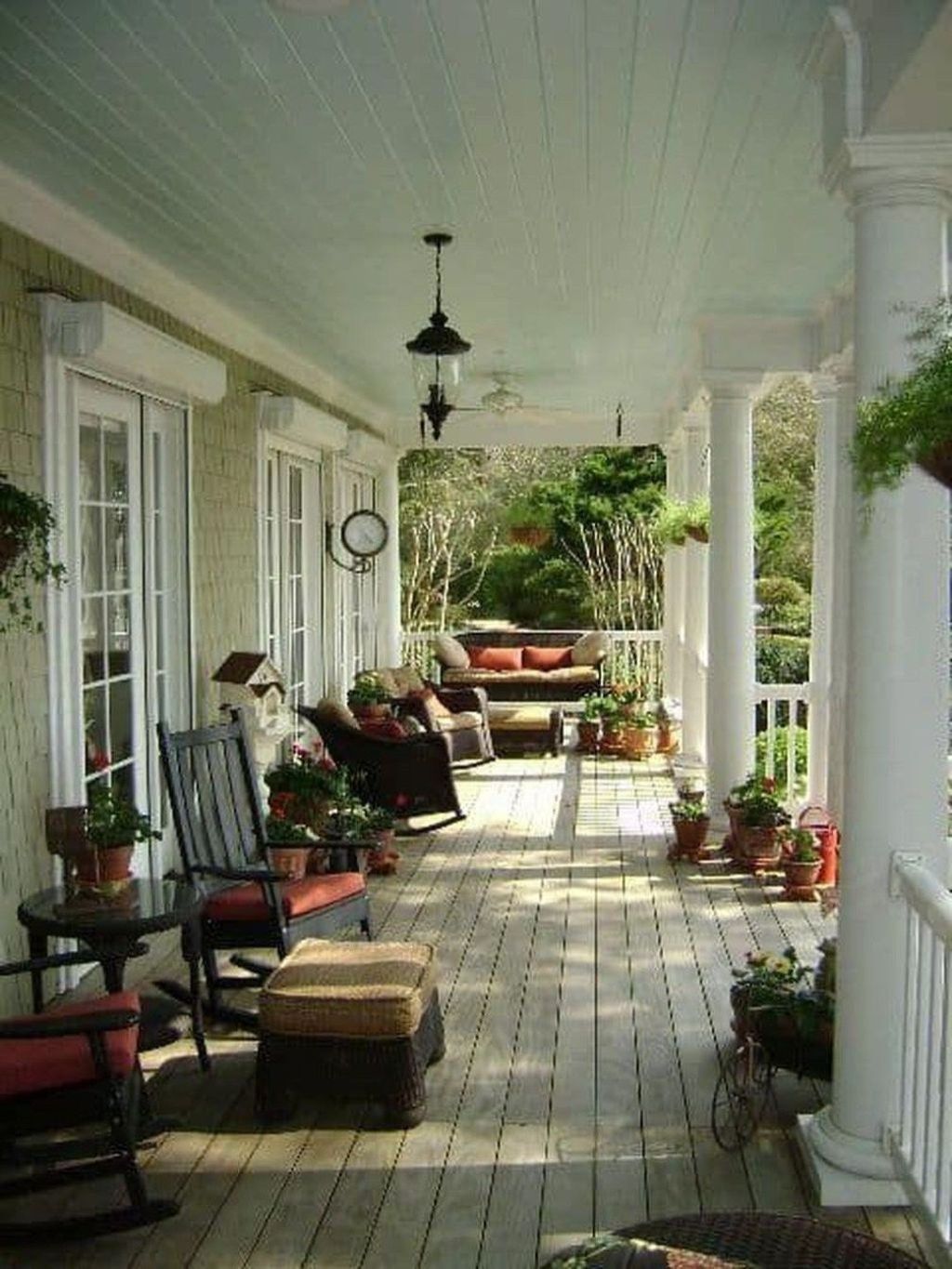 31 Fascinating Spring Porch Decor Ideas With Farmhouse Style - MAGZHOUSE