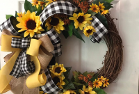 Fascinating Spring Wreath Design Ideas For Front Door 28