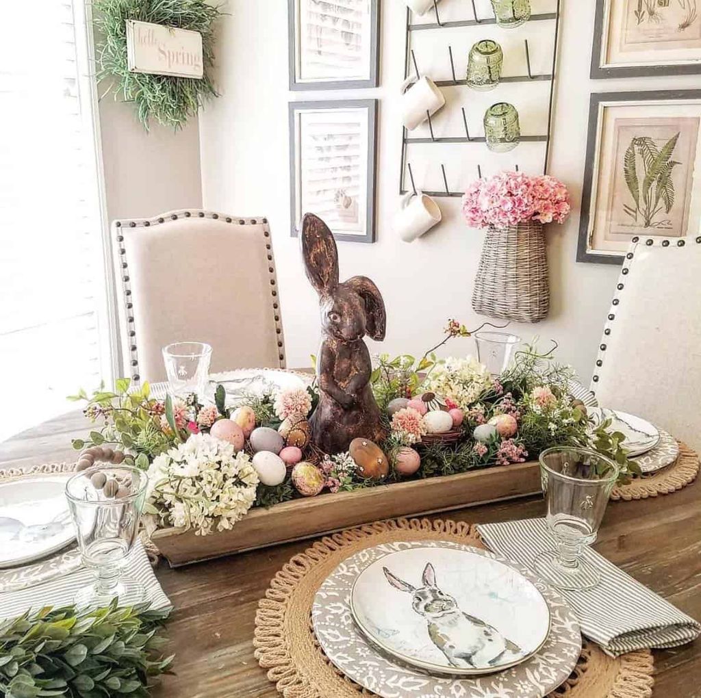 32 Inspiring Spring Table Centerpieces Best For Dining Room - MAGZHOUSE