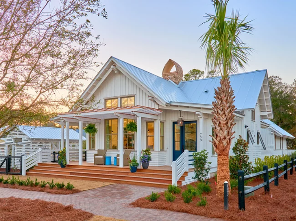 34 Admirable Beach House Exterior Design Ideas You Will Love - MAGZHOUSE