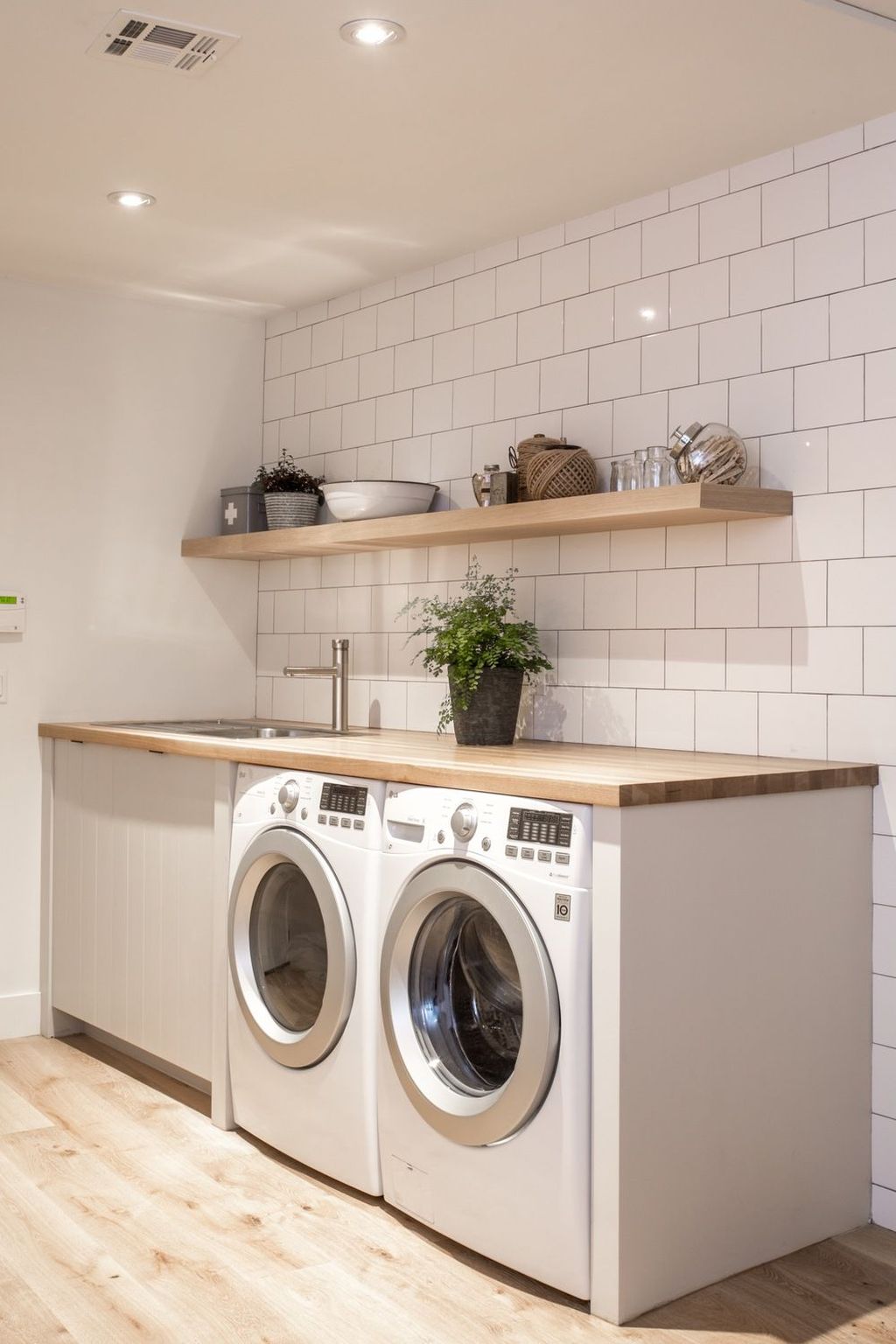 34 Fabulous Scandinavian Laundry Room Design Ideas - MAGZHOUSE