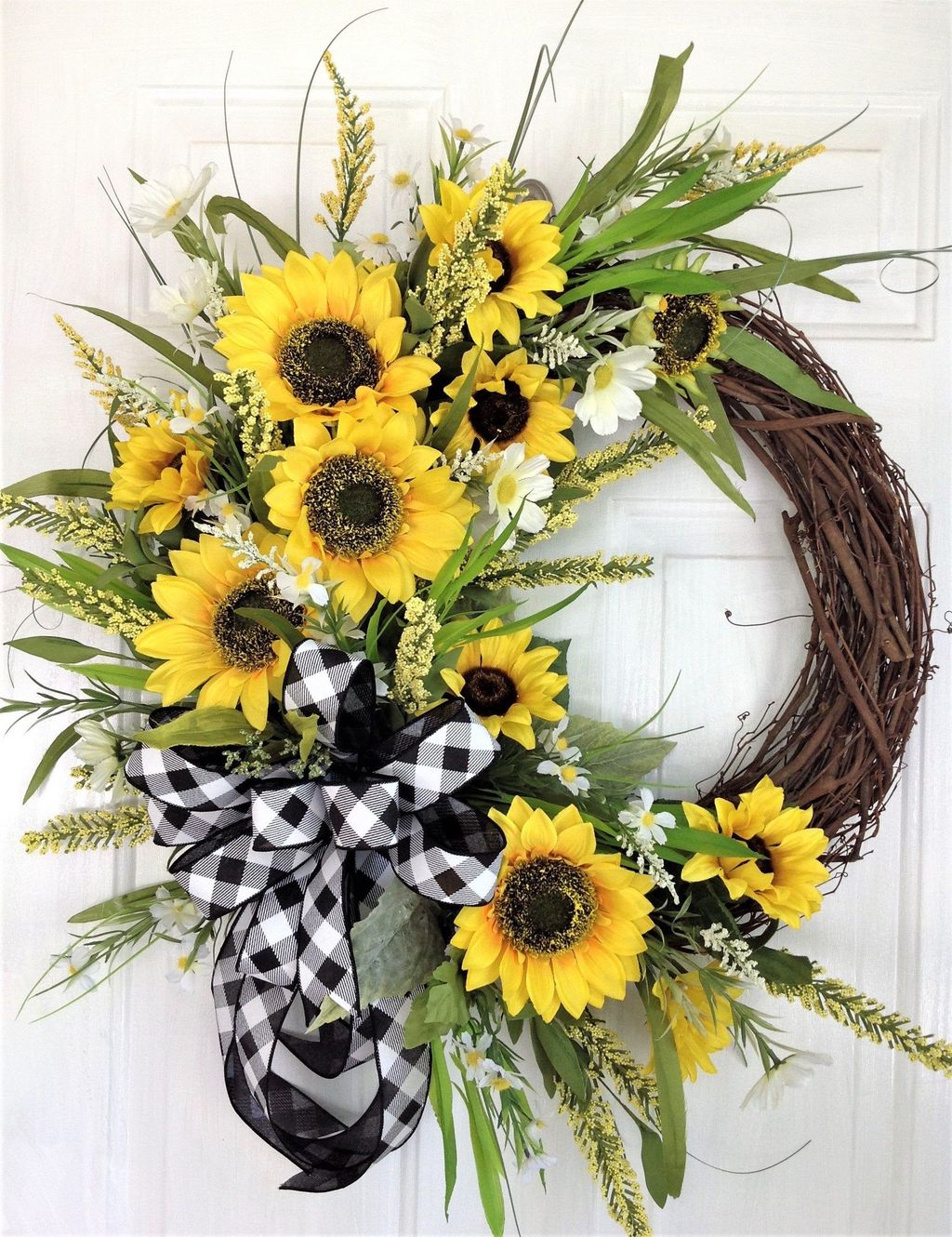 32 Inspiring Summer Wreath Design Ideas You Should Copy - MAGZHOUSE