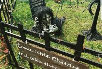 Hocus Pocus Outdoor Decor