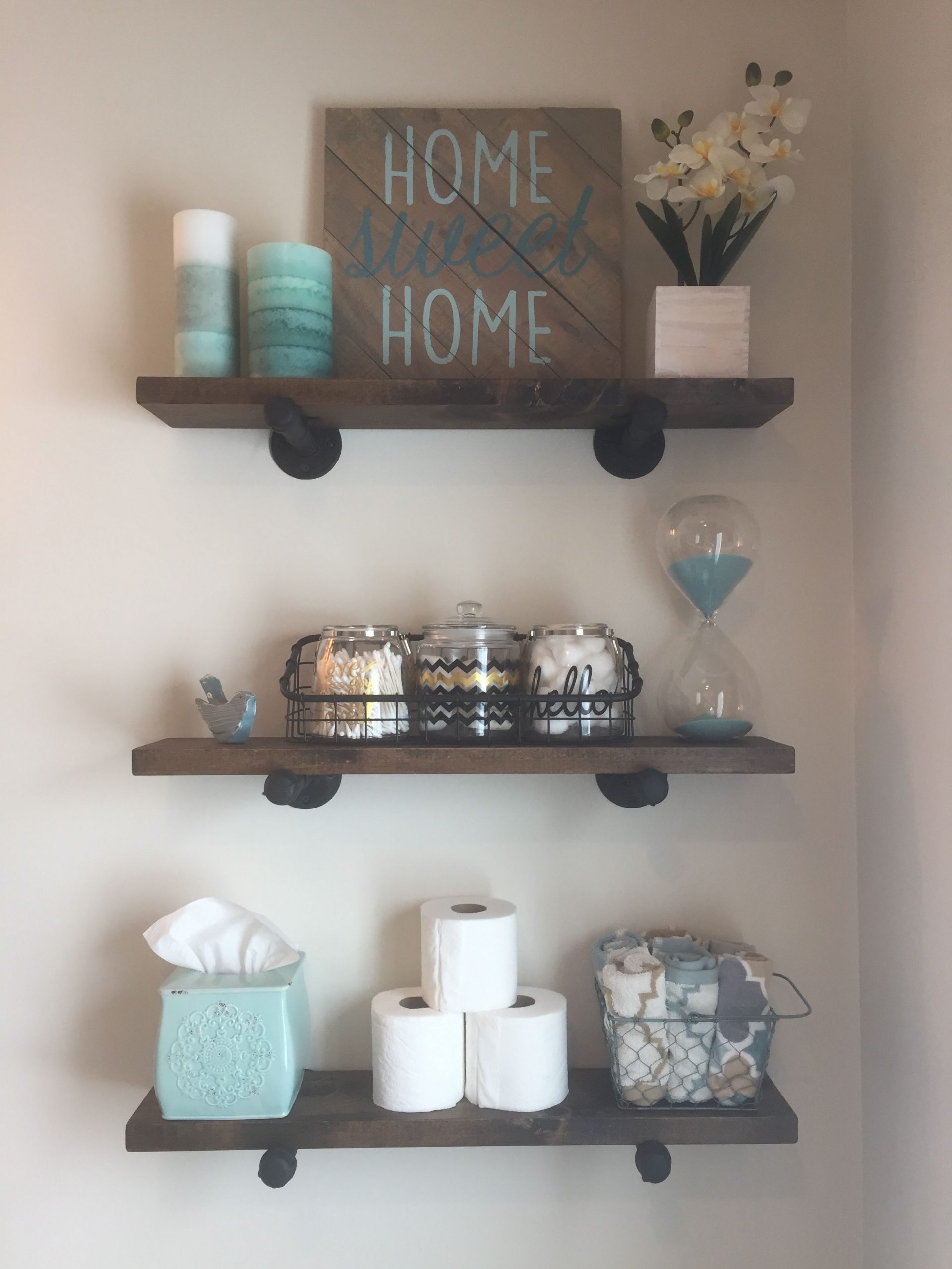 Open Shelves And Aged Accents: Rustic Decor For Bathrooms