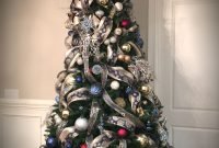 Santa's Best Christmas Tree