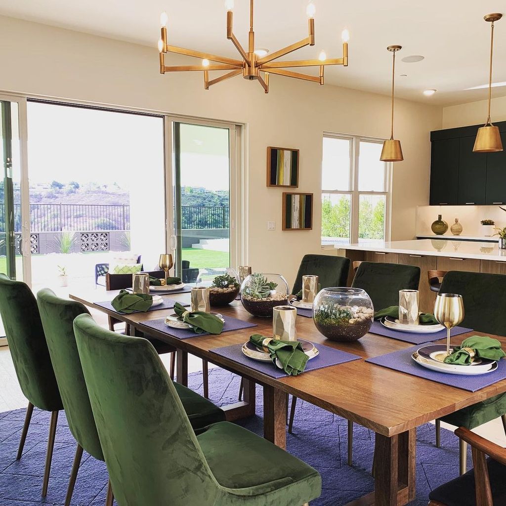 Stay on Trend with Two Tone Dining Room Colors